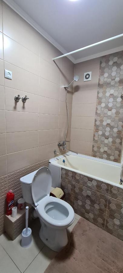 شقة Flat In Central بيشكيك المظهر الخارجي الصورة